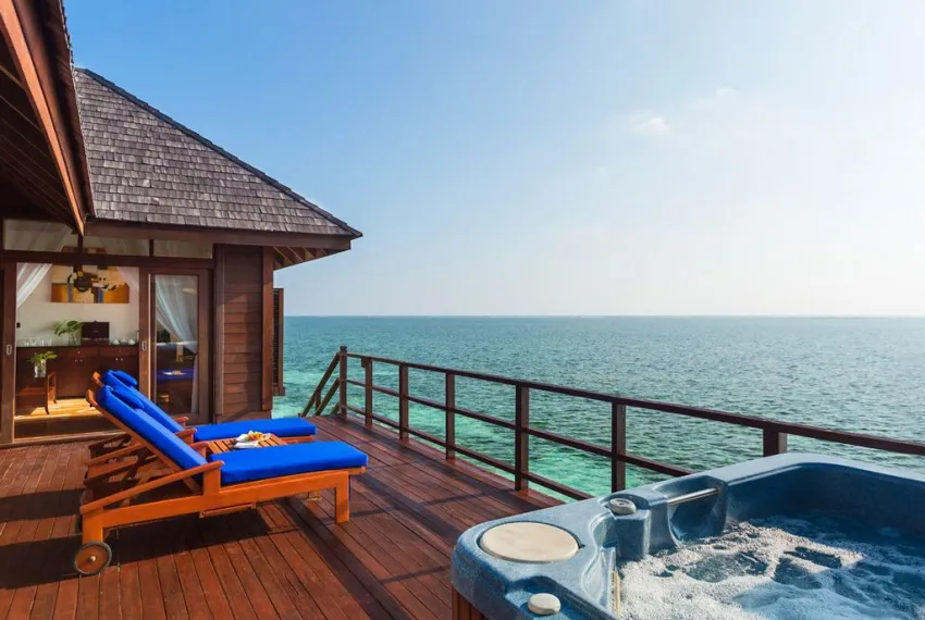 Prestige Jacuzzi Water Villa. Sun Siyam Olhuveli Maldives. Фото 1