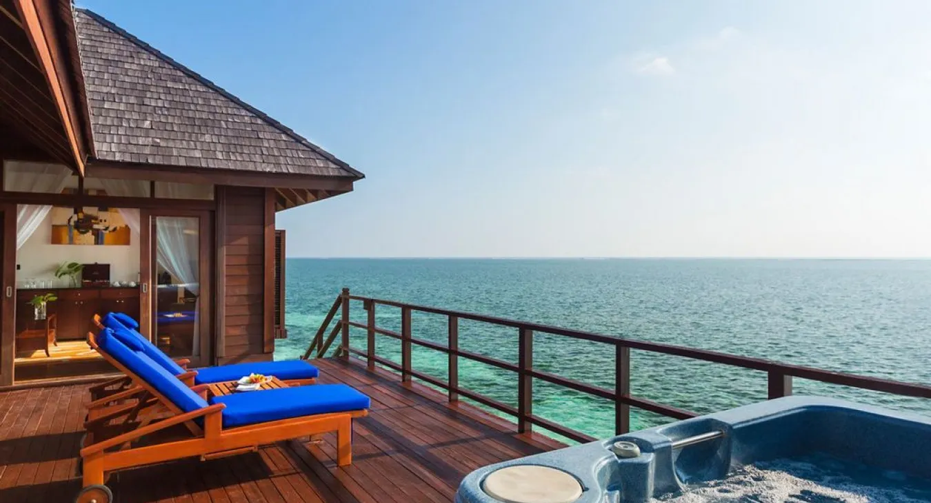 Prestige Jacuzzi Water Villa. Sun Siyam Olhuveli Maldives. Фото 1