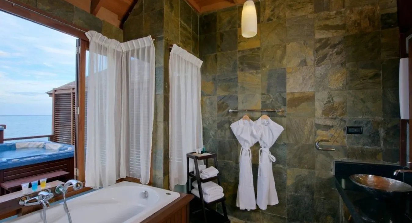 Prestige Jacuzzi Water Villa. Sun Siyam Olhuveli Maldives. Фото 3